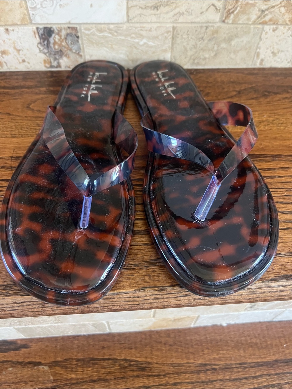 Nicole Miller Tortoiseshell-Pattern Jelly Flip Flop Sandals - Brown/Black